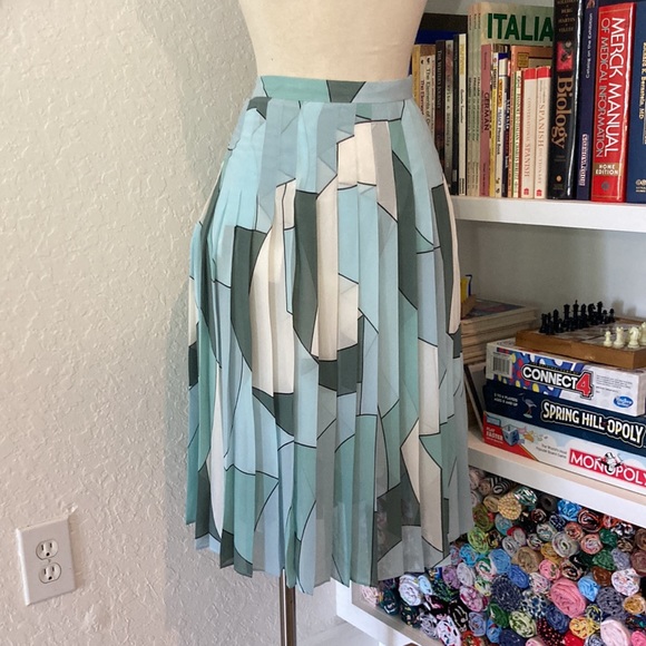 Ann Taylor Geo Pleated Skirt Size 10 Pleated skirt🌸 - Picture 7 of 11